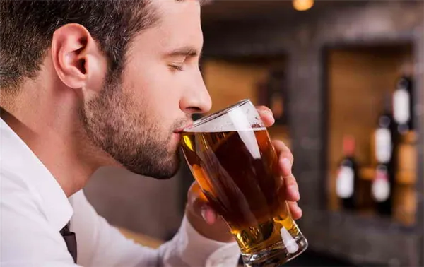 как пить пиво из бокала