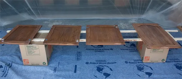 Деревянные фасады можно покрыть морилкой или лаком