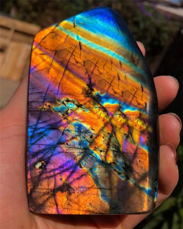 Фото: Спектролит камень.