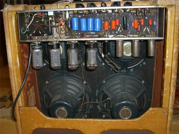 PEAVEY VYPYR VIP 3.webp