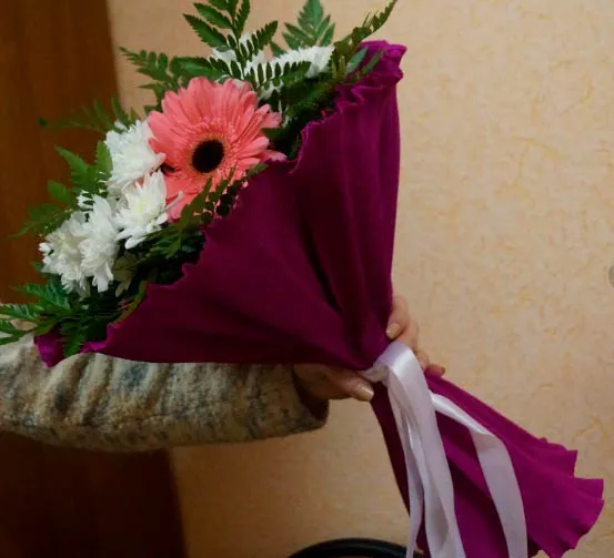 Букет цветов оформленный в бумагу