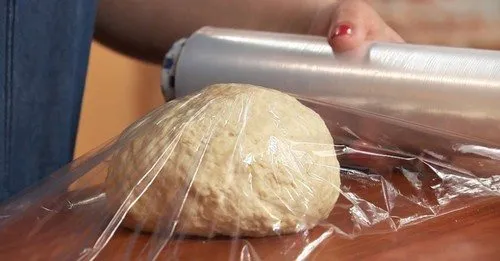 Можно ли хранить дрожжевое тесто в холодильнике и как это делать. Как хранить дрожжевое тесто. 2