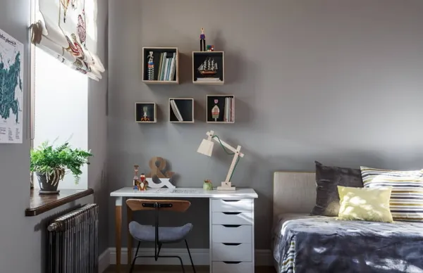 квадратные настенные полки в интерьере