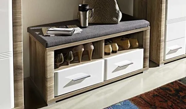 Полка для обуви из ДСП или МДФ - самый распространенный вид