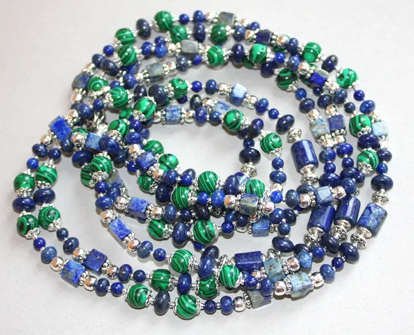 Бусы из содалита и малахита