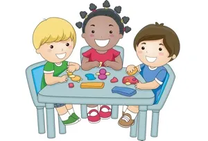 Дети работают с пластилином