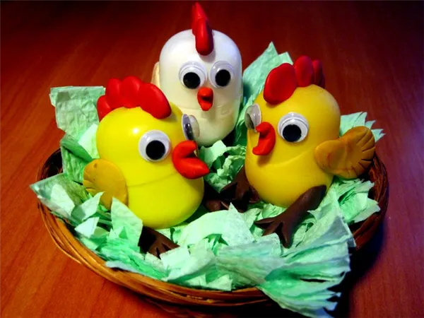 Цыплята из контейнеров от киндер-сюрпризов