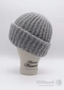 shapka-anglijskoj-rezinkoj-s-otvorotom-krugovymi-spitsami