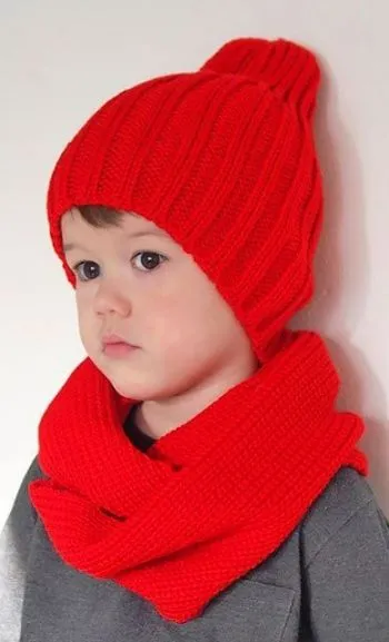 Шапка тыковка, связанная спицами резинкой 2*2