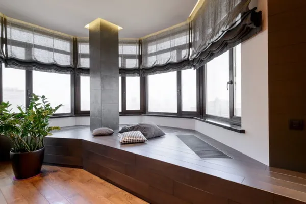 Прямые портьеры в гостиной