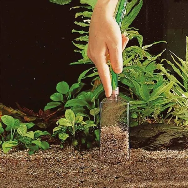 Чистка грунта в аквариуме