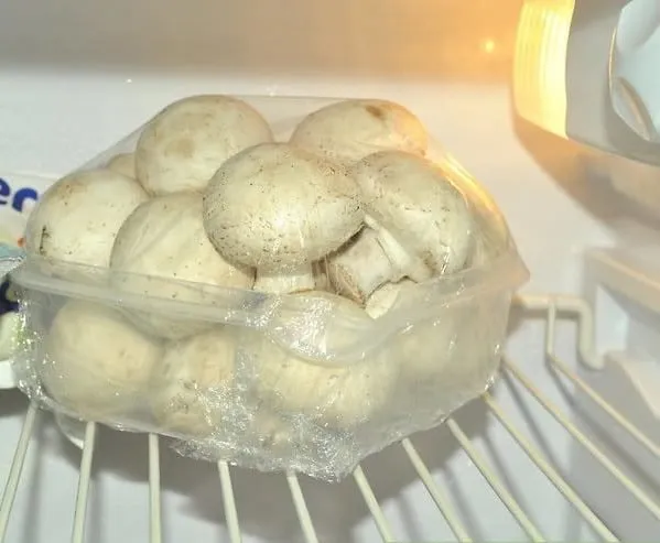 Шампиньоны в холодильнике