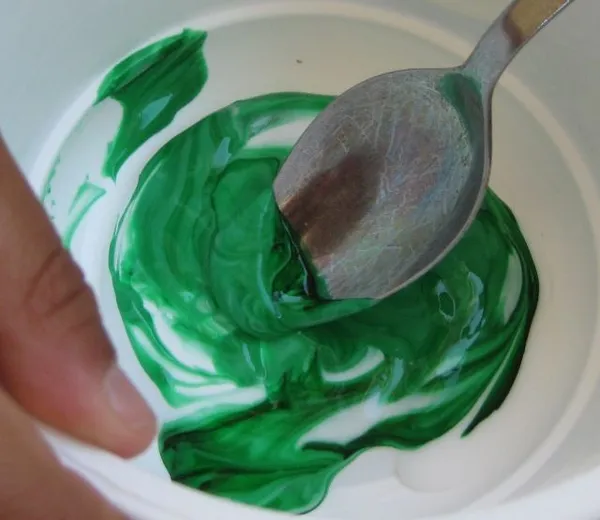 Слайм из пены для бритья и тетрабората натрия с жидким мылом