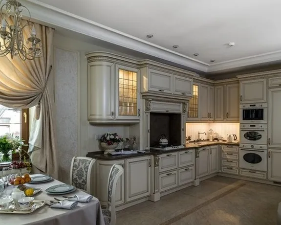 портьера с подхватами в куне с гостиной