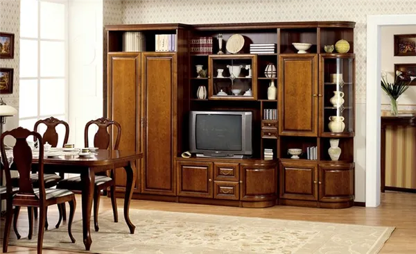 Предметы из натуральной древесины смотрятся солидно