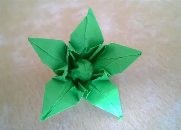 Создание оригами в виде лилии. Лилия из бумаги. 2