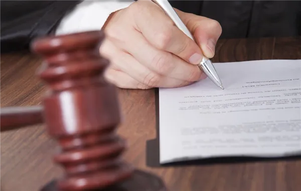 При нарушении строительных норм в ходе переланировки собственник по решению суда может лишиться своей квартиры. Фото: www.pic.kiev.ua