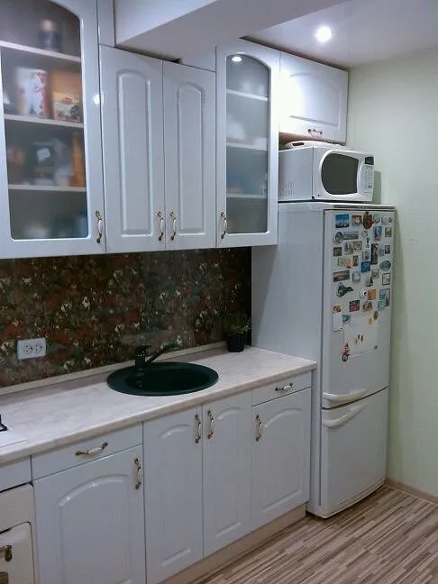 Микроволновая печь на холодильнике