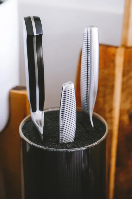 Подставка с наполнителем из деревянных шпажек: стильно выглядит, легко освежается