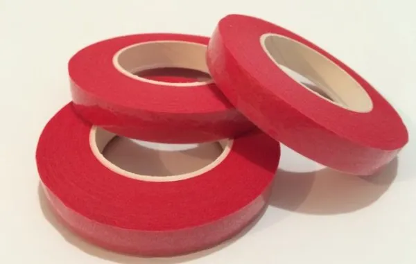 Красная флористическая лента