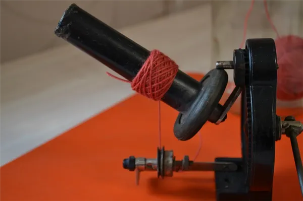 Укладка витков пряжи в моток