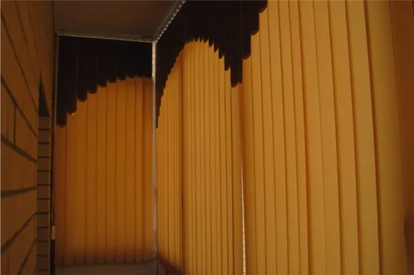 Какие жалюзи лучше для балкона. Жалюзи на балкон. 7